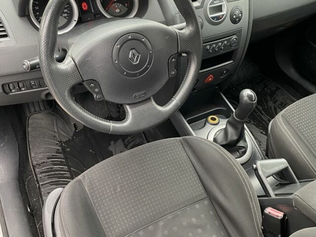 Сірий Рено Меган, об'ємом двигуна 1.6 л та пробігом 280 тис. км за 4999 $, фото 7 на Automoto.ua