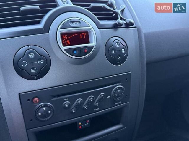 Серый Рено Меган, объемом двигателя 1.6 л и пробегом 317 тыс. км за 4700 $, фото 35 на Automoto.ua