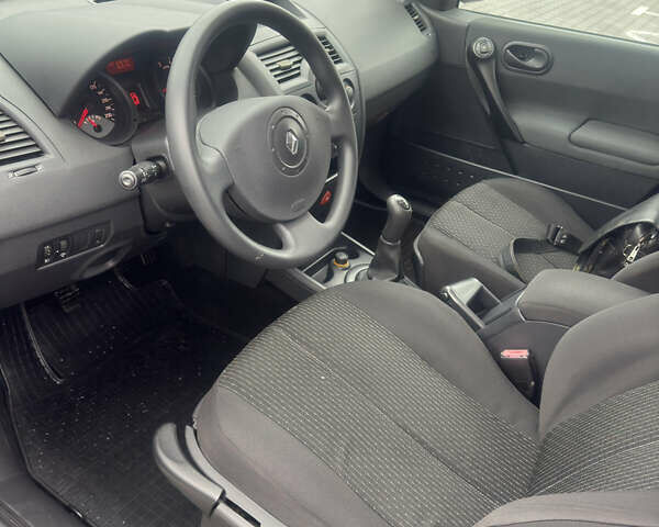 Серый Рено Меган, объемом двигателя 1.6 л и пробегом 197 тыс. км за 5300 $, фото 11 на Automoto.ua