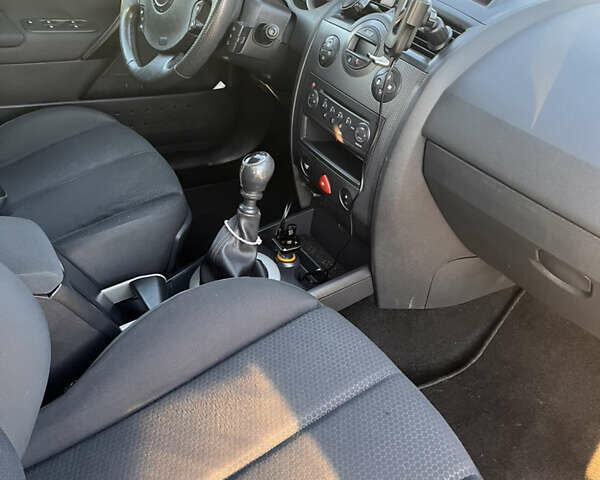 Серый Рено Меган, объемом двигателя 1.9 л и пробегом 237 тыс. км за 2600 $, фото 9 на Automoto.ua