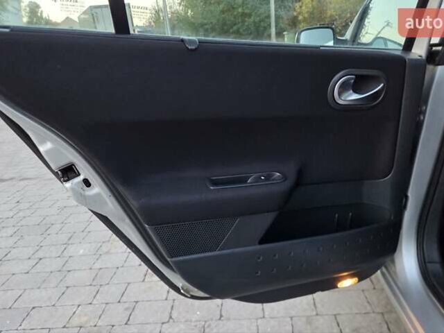 Серый Рено Меган, объемом двигателя 1.6 л и пробегом 223 тыс. км за 4399 $, фото 20 на Automoto.ua