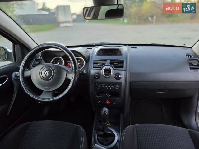 Серый Рено Меган, объемом двигателя 1.6 л и пробегом 223 тыс. км за 4399 $, фото 27 на Automoto.ua