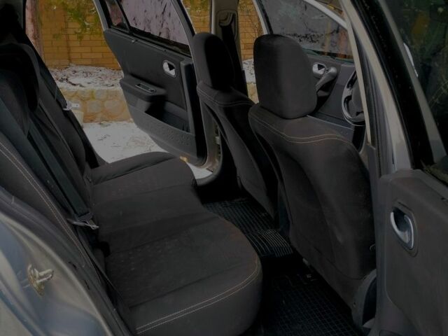 Серый Рено Меган, объемом двигателя 1.4 л и пробегом 300 тыс. км за 3600 $, фото 7 на Automoto.ua