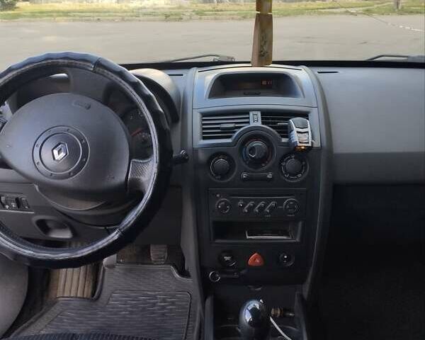 Сірий Рено Меган, об'ємом двигуна 1.6 л та пробігом 293 тис. км за 4300 $, фото 5 на Automoto.ua