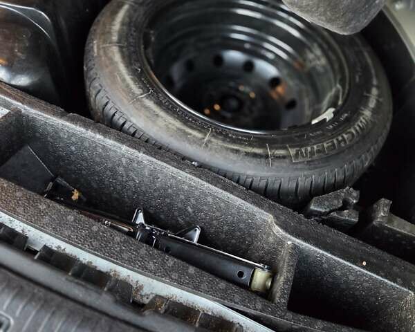 Серый Рено Меган, объемом двигателя 1.6 л и пробегом 223 тыс. км за 4399 $, фото 24 на Automoto.ua