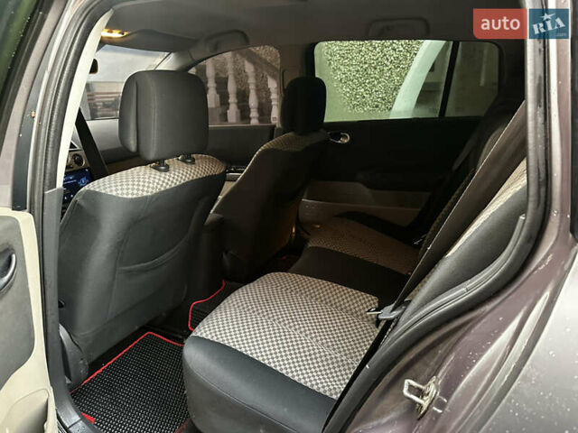 Серый Рено Меган, объемом двигателя 1.46 л и пробегом 356 тыс. км за 2900 $, фото 11 на Automoto.ua