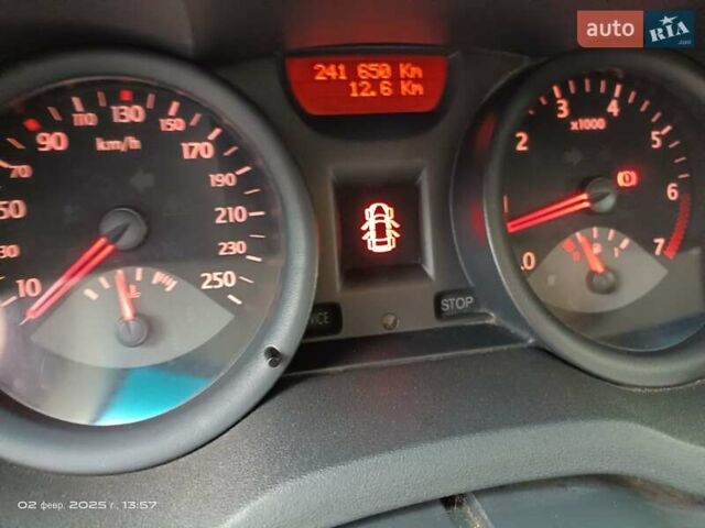 Сірий Рено Меган, об'ємом двигуна 1.6 л та пробігом 241 тис. км за 4600 $, фото 6 на Automoto.ua