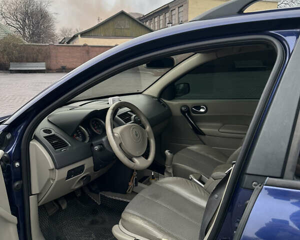 Серый Рено Меган, объемом двигателя 1.6 л и пробегом 301 тыс. км за 5000 $, фото 8 на Automoto.ua