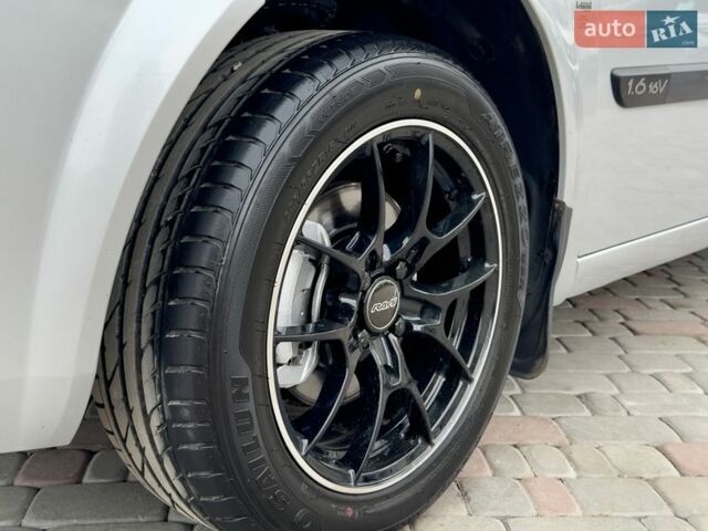 Сірий Рено Меган, об'ємом двигуна 1.6 л та пробігом 317 тис. км за 5500 $, фото 11 на Automoto.ua