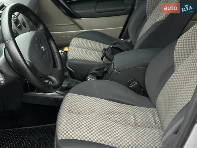 Серый Рено Меган, объемом двигателя 1.6 л и пробегом 215 тыс. км за 4900 $, фото 13 на Automoto.ua