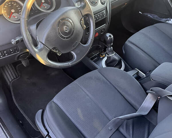 Серый Рено Меган, объемом двигателя 1.9 л и пробегом 237 тыс. км за 2600 $, фото 8 на Automoto.ua