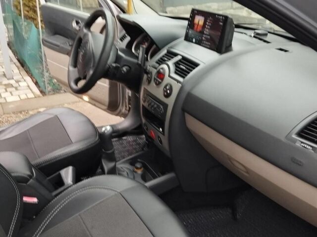 Сірий Рено Меган, об'ємом двигуна 1.6 л та пробігом 250 тис. км за 5819 $, фото 1 на Automoto.ua
