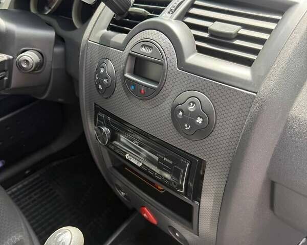 Серый Рено Меган, объемом двигателя 1.6 л и пробегом 263 тыс. км за 5899 $, фото 7 на Automoto.ua