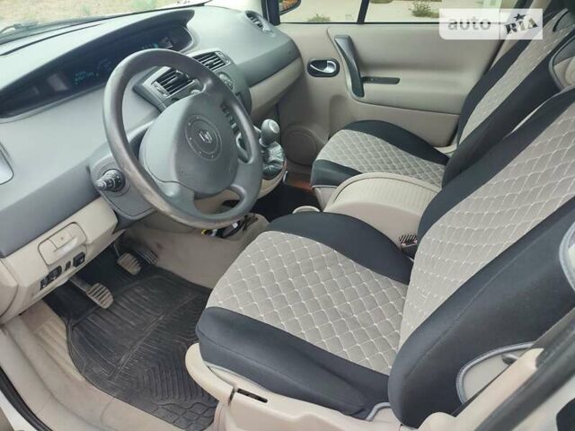 Серый Рено Меган, объемом двигателя 2 л и пробегом 200 тыс. км за 5100 $, фото 4 на Automoto.ua