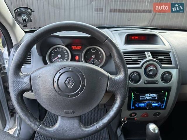 Сірий Рено Меган, об'ємом двигуна 1.6 л та пробігом 251 тис. км за 4300 $, фото 7 на Automoto.ua