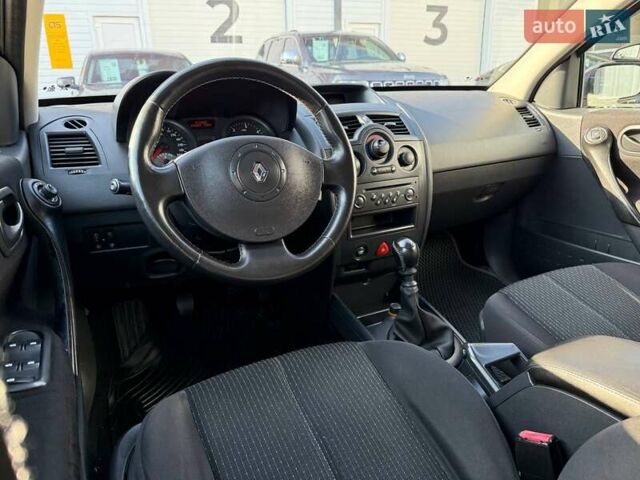 Серый Рено Меган, объемом двигателя 1.9 л и пробегом 330 тыс. км за 4999 $, фото 11 на Automoto.ua