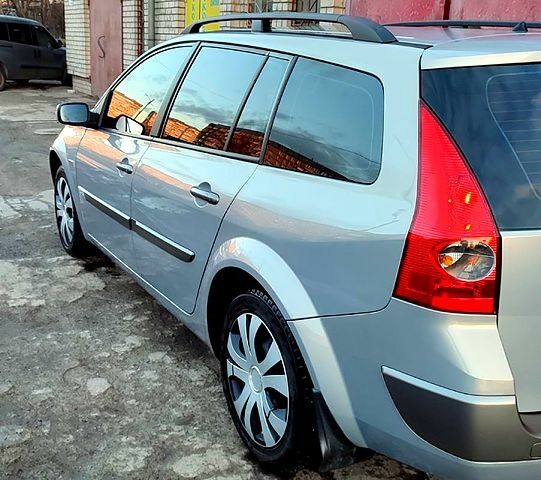 Серый Рено Меган, объемом двигателя 2 л и пробегом 228 тыс. км за 5100 $, фото 7 на Automoto.ua