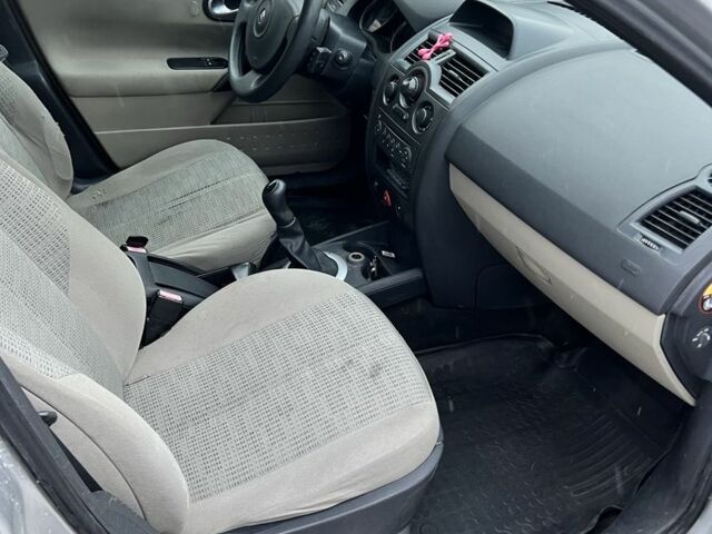 Сірий Рено Меган, об'ємом двигуна 1.6 л та пробігом 240 тис. км за 4000 $, фото 7 на Automoto.ua