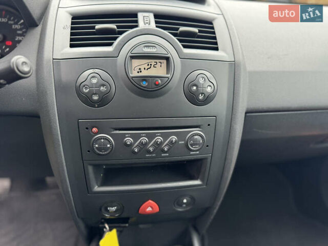 Сірий Рено Меган, об'ємом двигуна 1.6 л та пробігом 200 тис. км за 5600 $, фото 10 на Automoto.ua