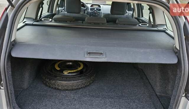 Сірий Рено Меган, об'ємом двигуна 1.6 л та пробігом 220 тис. км за 5500 $, фото 11 на Automoto.ua