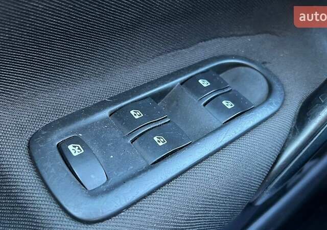 Сірий Рено Меган, об'ємом двигуна 1.6 л та пробігом 224 тис. км за 6490 $, фото 18 на Automoto.ua