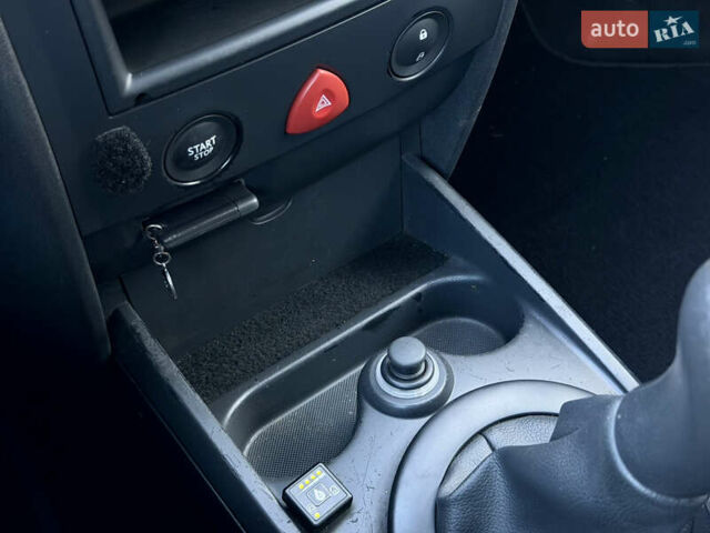 Серый Рено Меган, объемом двигателя 1.6 л и пробегом 248 тыс. км за 4900 $, фото 13 на Automoto.ua