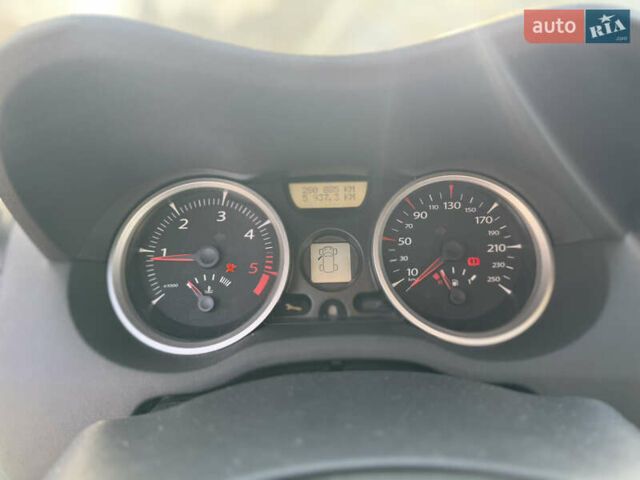Серый Рено Меган, объемом двигателя 2 л и пробегом 280 тыс. км за 4700 $, фото 11 на Automoto.ua
