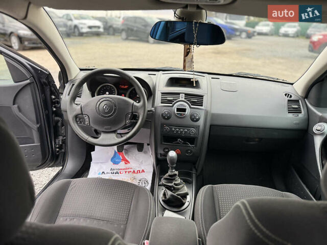 Рено Меган 2006 у Тернополі на Automoto.ua Сірий Рено Меган, об'ємом двигуна 2 л та пробігом 250 тис. км за 4600 $, фото 50 на Automoto.ua