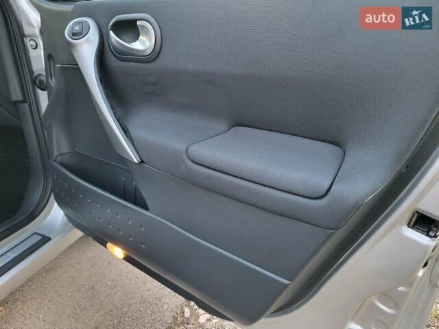 Серый Рено Меган, объемом двигателя 1.6 л и пробегом 182 тыс. км за 5700 $, фото 85 на Automoto.ua