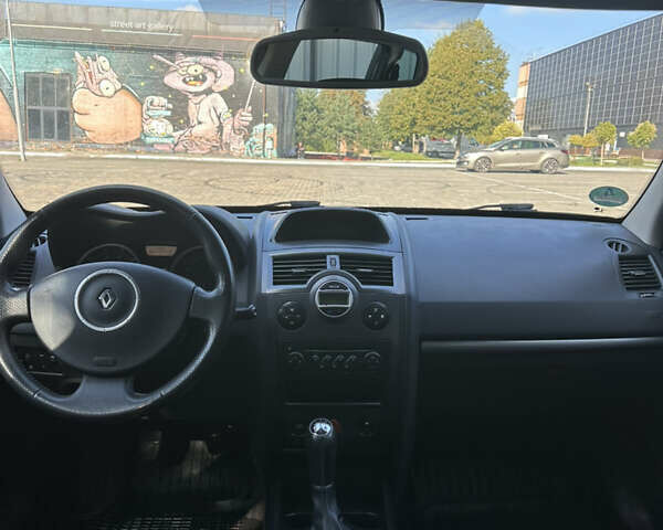 Серый Рено Меган, объемом двигателя 1.6 л и пробегом 235 тыс. км за 5200 $, фото 20 на Automoto.ua