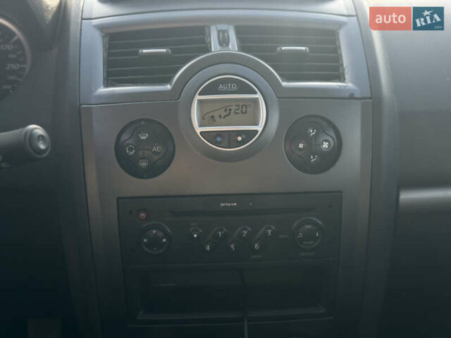 Серый Рено Меган, объемом двигателя 2 л и пробегом 280 тыс. км за 4700 $, фото 10 на Automoto.ua