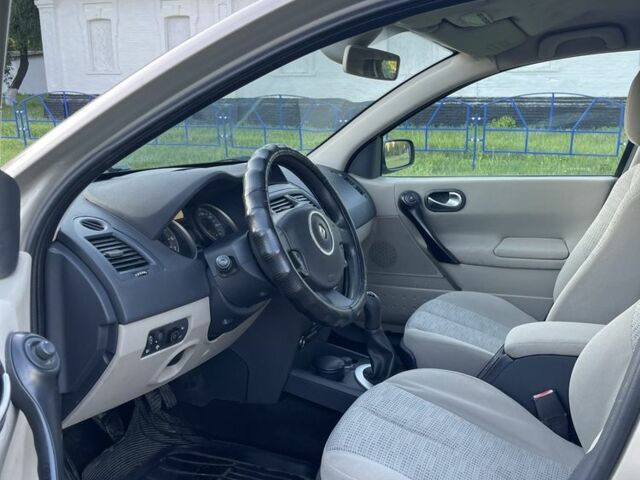 Серый Рено Меган, объемом двигателя 1.6 л и пробегом 280 тыс. км за 4900 $, фото 4 на Automoto.ua