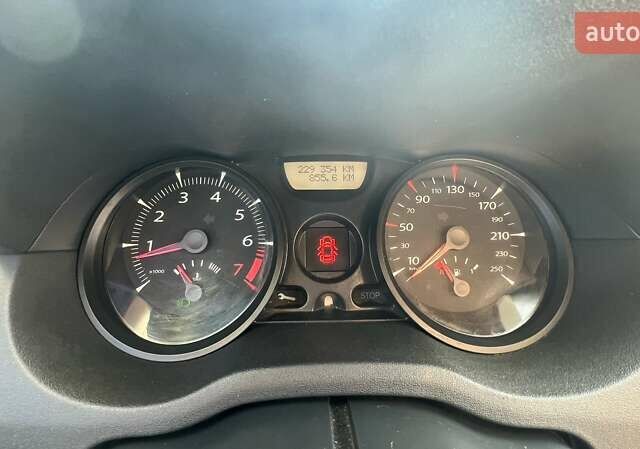 Серый Рено Меган, объемом двигателя 1.6 л и пробегом 229 тыс. км за 4999 $, фото 17 на Automoto.ua