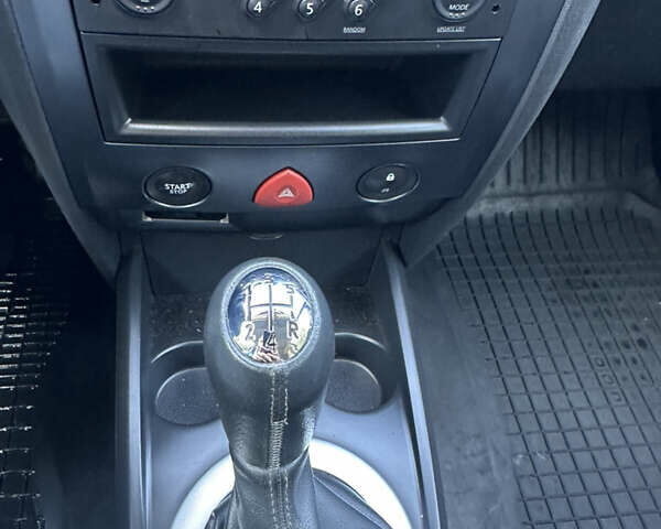 Серый Рено Меган, объемом двигателя 1.6 л и пробегом 235 тыс. км за 5200 $, фото 15 на Automoto.ua