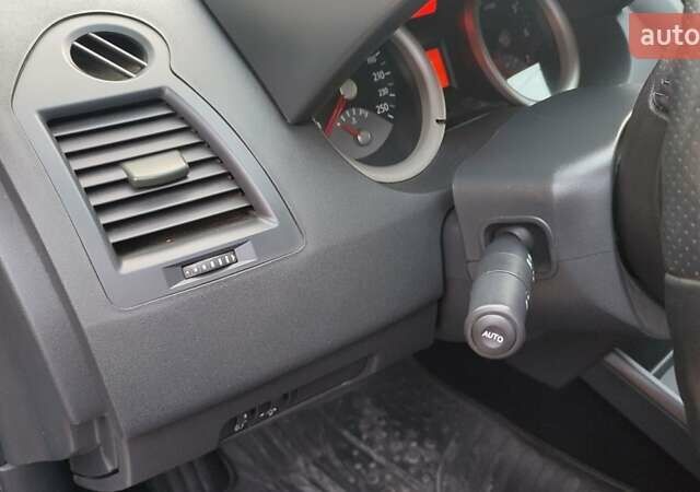 Рено Меган 2006 в Харькове на Automoto.ua Серый Рено Меган, объемом двигателя 1.6 л и пробегом 177 тыс. км за 5700 $, фото 6 на Automoto.ua