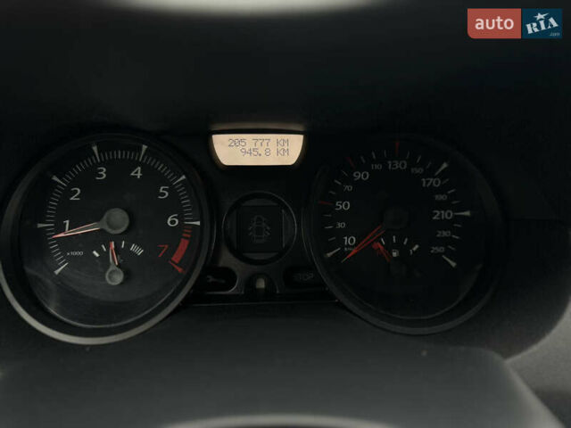 Сірий Рено Меган, об'ємом двигуна 1.6 л та пробігом 200 тис. км за 5600 $, фото 12 на Automoto.ua