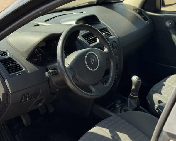 Рено Меган 2006 в Чернигове на Automoto.ua Серый Рено Меган, объемом двигателя 1.6 л и пробегом 208 тыс. км за 5650 $, фото 7 на Automoto.ua