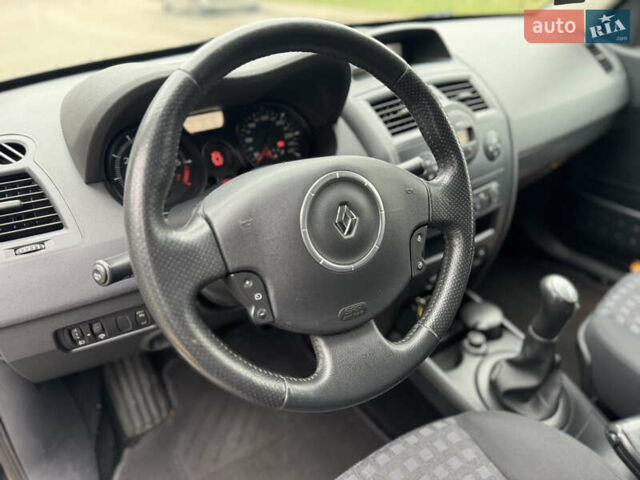 Сірий Рено Меган, об'ємом двигуна 1.6 л та пробігом 200 тис. км за 5600 $, фото 9 на Automoto.ua