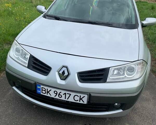 Серый Рено Меган, объемом двигателя 1.6 л и пробегом 222 тыс. км за 4500 $, фото 1 на Automoto.ua