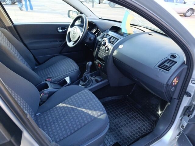 Серый Рено Меган, объемом двигателя 1.6 л и пробегом 210 тыс. км за 4560 $, фото 9 на Automoto.ua