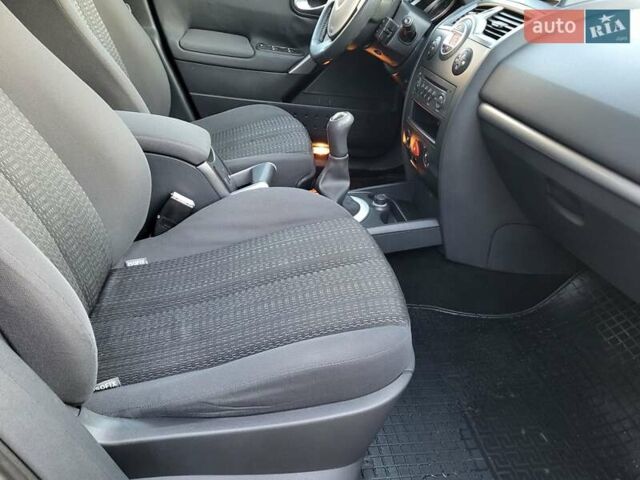 Серый Рено Меган, объемом двигателя 1.6 л и пробегом 182 тыс. км за 5700 $, фото 86 на Automoto.ua