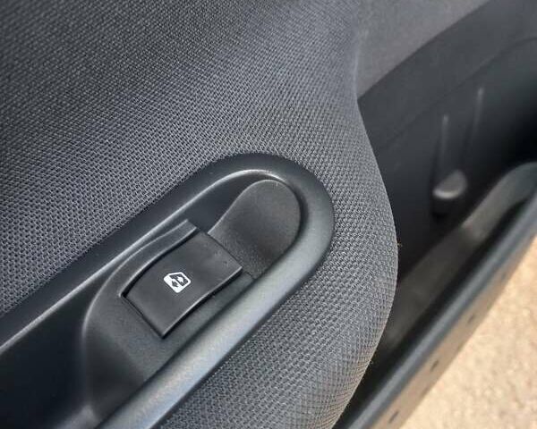 Сірий Рено Меган, об'ємом двигуна 1.6 л та пробігом 107 тис. км за 6999 $, фото 29 на Automoto.ua