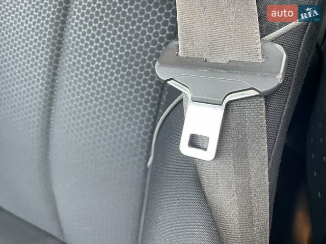 Серый Рено Меган, объемом двигателя 1.6 л и пробегом 196 тыс. км за 5500 $, фото 21 на Automoto.ua