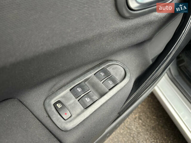Сірий Рено Меган, об'ємом двигуна 1.6 л та пробігом 285 тис. км за 4850 $, фото 23 на Automoto.ua