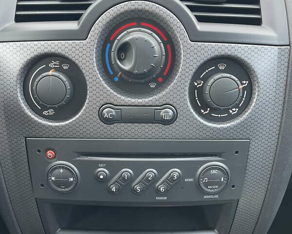 Серый Рено Меган, объемом двигателя 1.6 л и пробегом 196 тыс. км за 5500 $, фото 13 на Automoto.ua