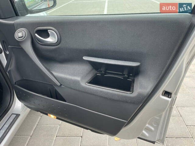 Серый Рено Меган, объемом двигателя 1.6 л и пробегом 196 тыс. км за 5500 $, фото 19 на Automoto.ua