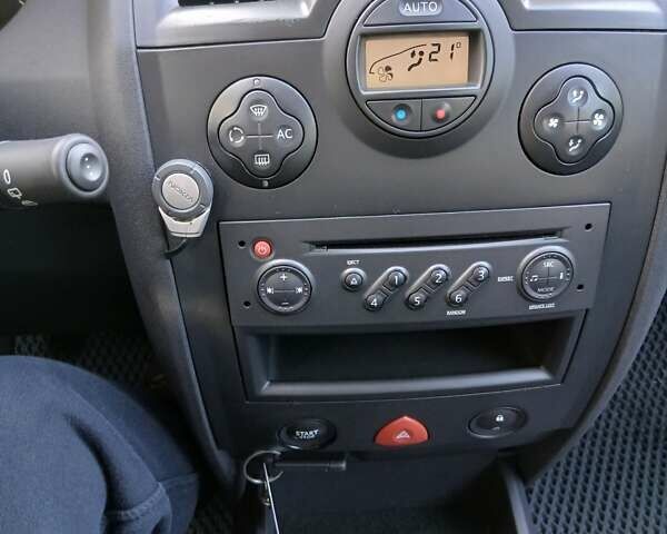 Рено Меган 2006 в Конотопе на Automoto.ua Серый Рено Меган, объемом двигателя 2 л и пробегом 219 тыс. км за 5600 $, фото 29 на Automoto.ua