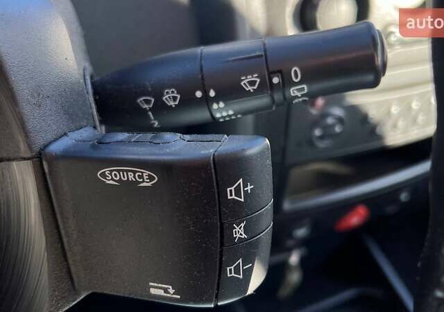 Сірий Рено Меган, об'ємом двигуна 1.6 л та пробігом 224 тис. км за 6490 $, фото 16 на Automoto.ua