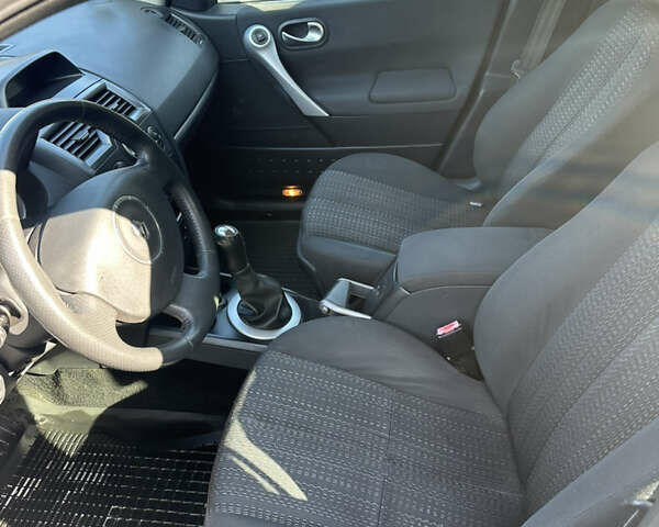 Серый Рено Меган, объемом двигателя 1.6 л и пробегом 235 тыс. км за 5200 $, фото 12 на Automoto.ua