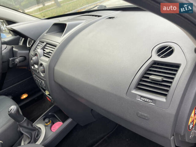 Серый Рено Меган, объемом двигателя 1.6 л и пробегом 196 тыс. км за 5500 $, фото 12 на Automoto.ua